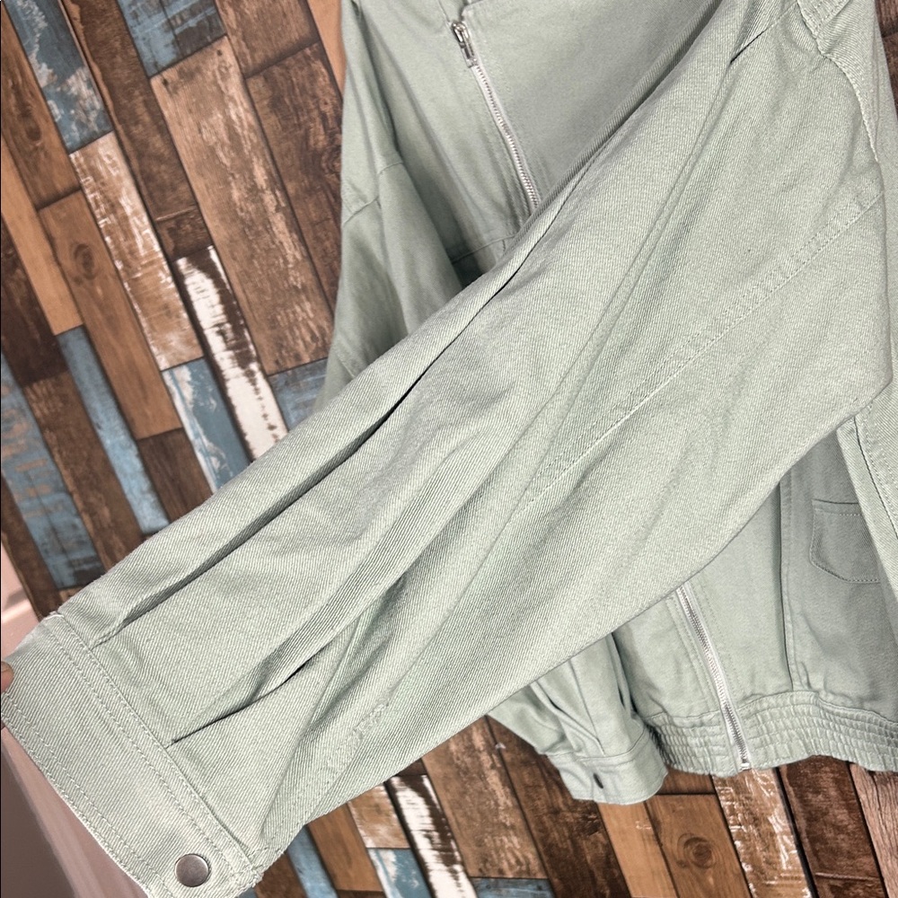 Gianni Bini Light Green oversized zip side Jacket - Picture 9 of 16